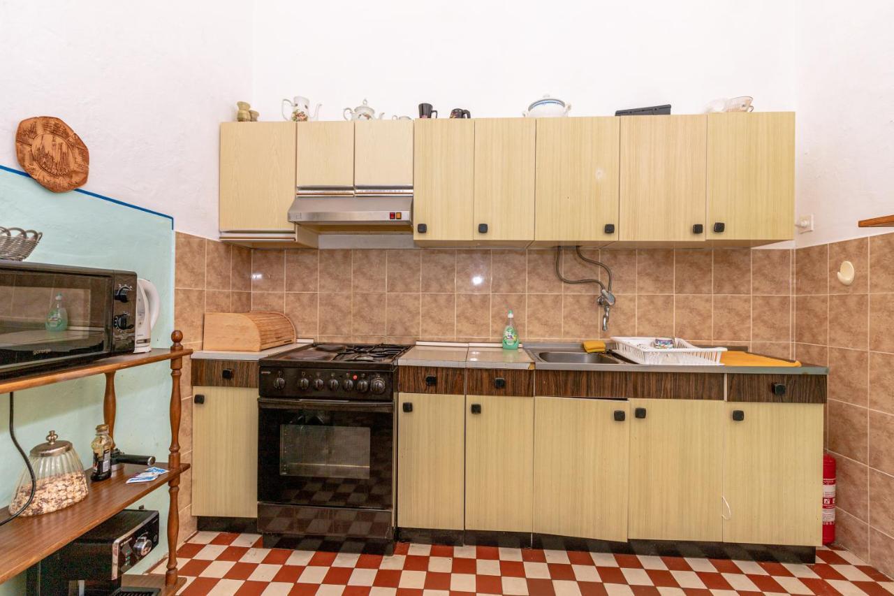 Guesthouse Isabel La Catolica Dubrovnik Eksteriør bilde