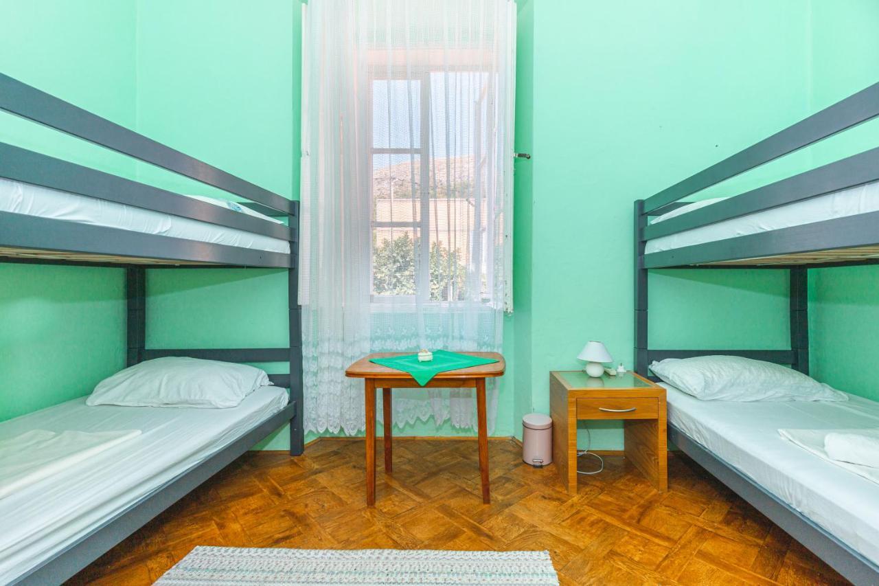 Guesthouse Isabel La Catolica Dubrovnik Eksteriør bilde