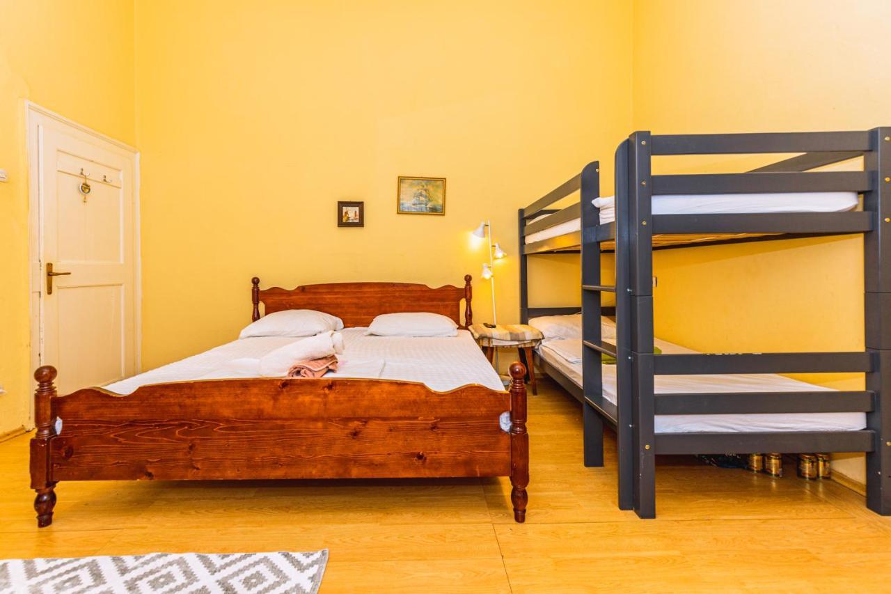 Guesthouse Isabel La Catolica Dubrovnik Eksteriør bilde