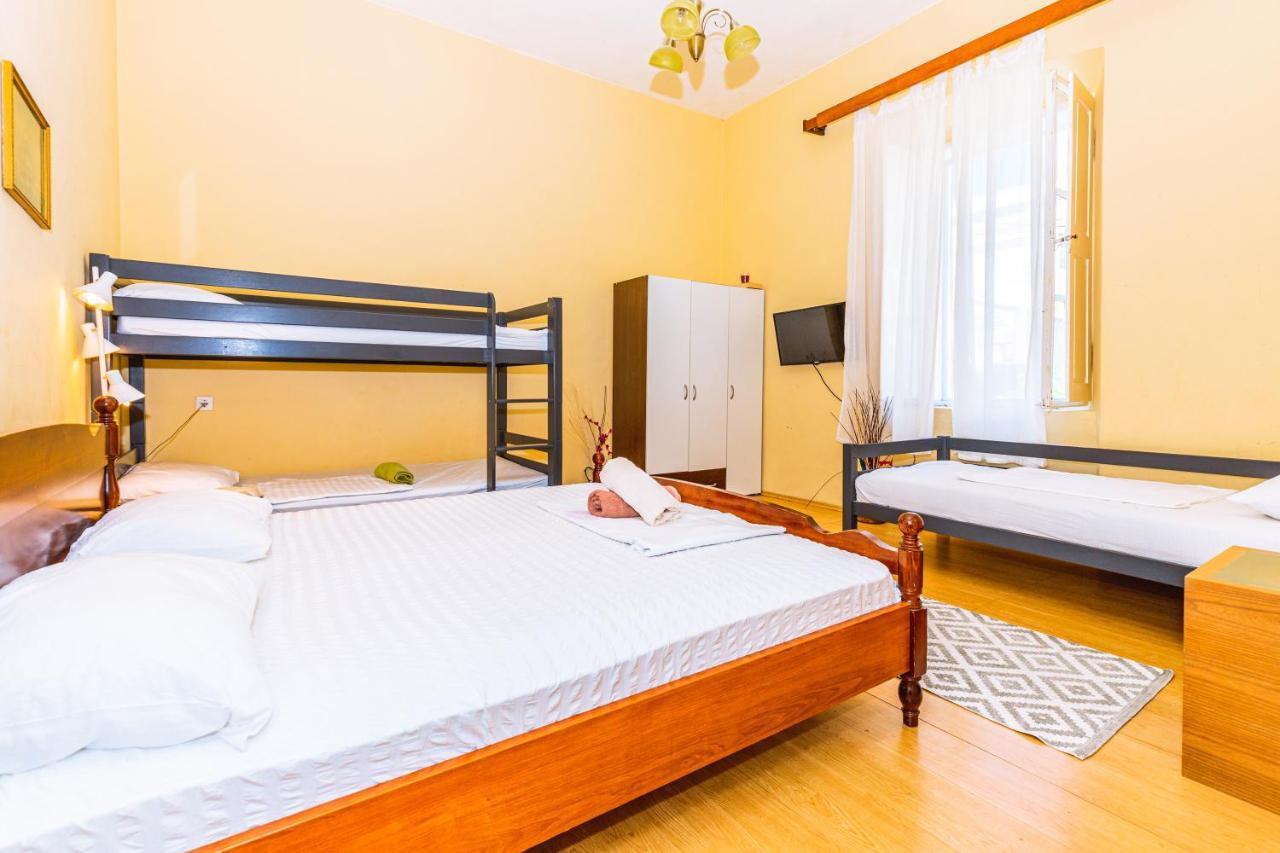 Guesthouse Isabel La Catolica Dubrovnik Eksteriør bilde