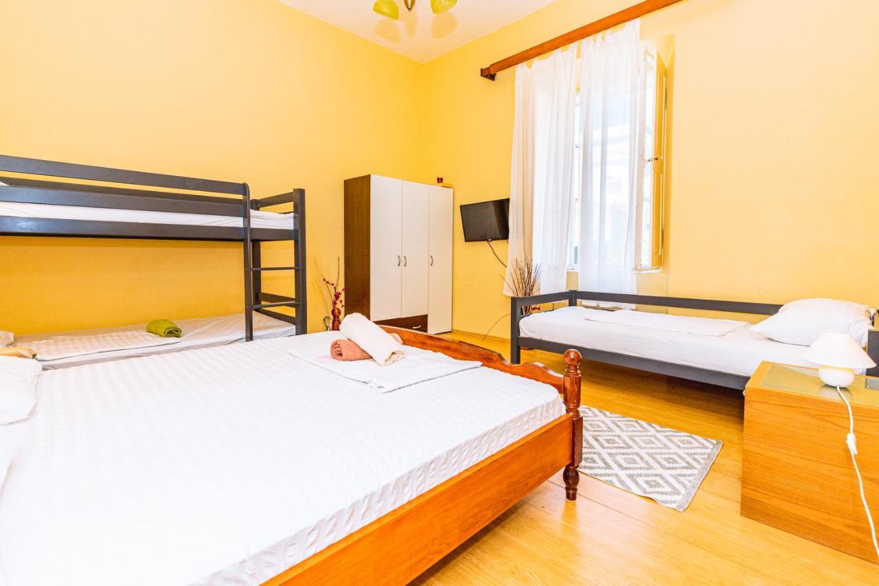 Guesthouse Isabel La Catolica Dubrovnik Eksteriør bilde