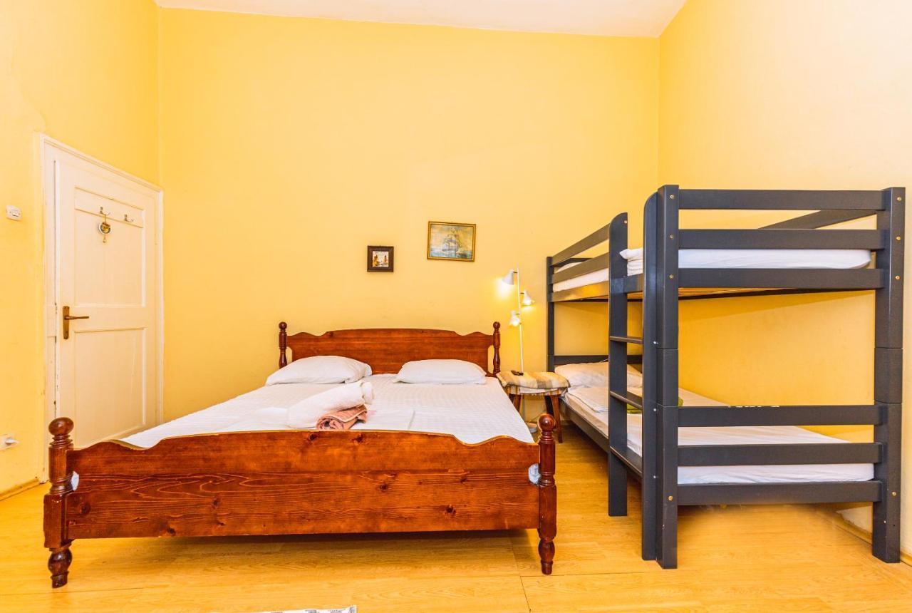 Guesthouse Isabel La Catolica Dubrovnik Eksteriør bilde